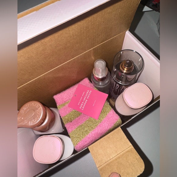 Bath & Body Works Champagne Toast Gift Set- Set of 7 - Picture 2 of 9